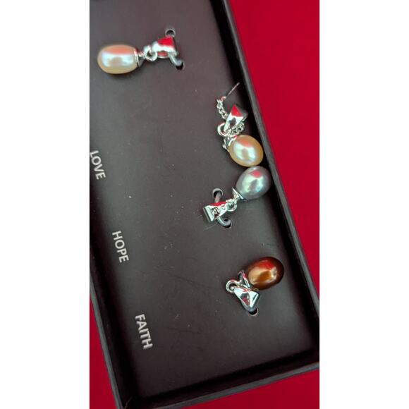 Nyc Peace, Believe, Love, Hope, Faith Silver And Pearl Necklaces Set New In Box - Picture 2 of 2